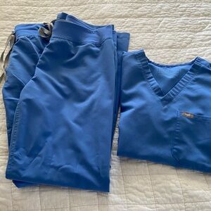 Ceil blue Figs scrubs - size small